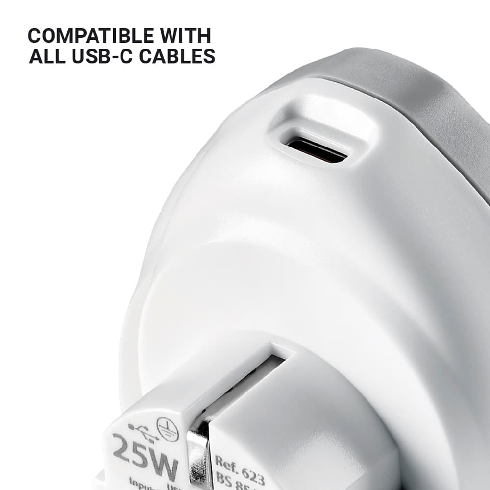 World - UK USB-C Adaptor + (25W) lifestyle f